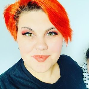 Meet your Posher, Desiree